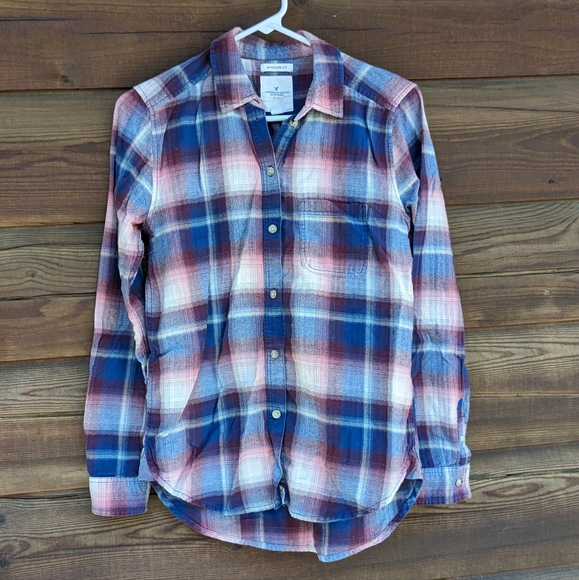 American Eagle Woman's Boyfriend Fit Long Sleeve Button Down Plaid Shirt - Picture 1 of 5